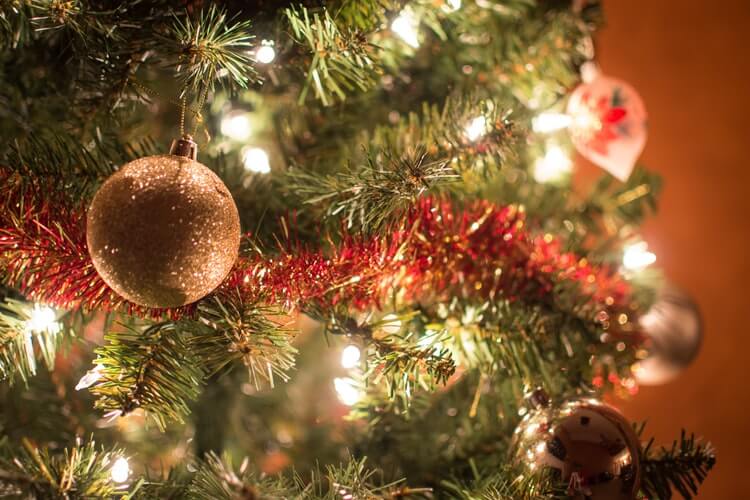 Christmas-tree- decoration-tips-3